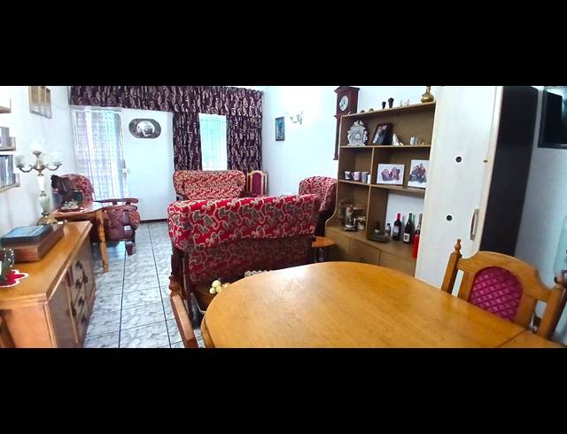 2 BEDROOM APARTMENT FOR SALE IN VEREENIGING CENTRAL
